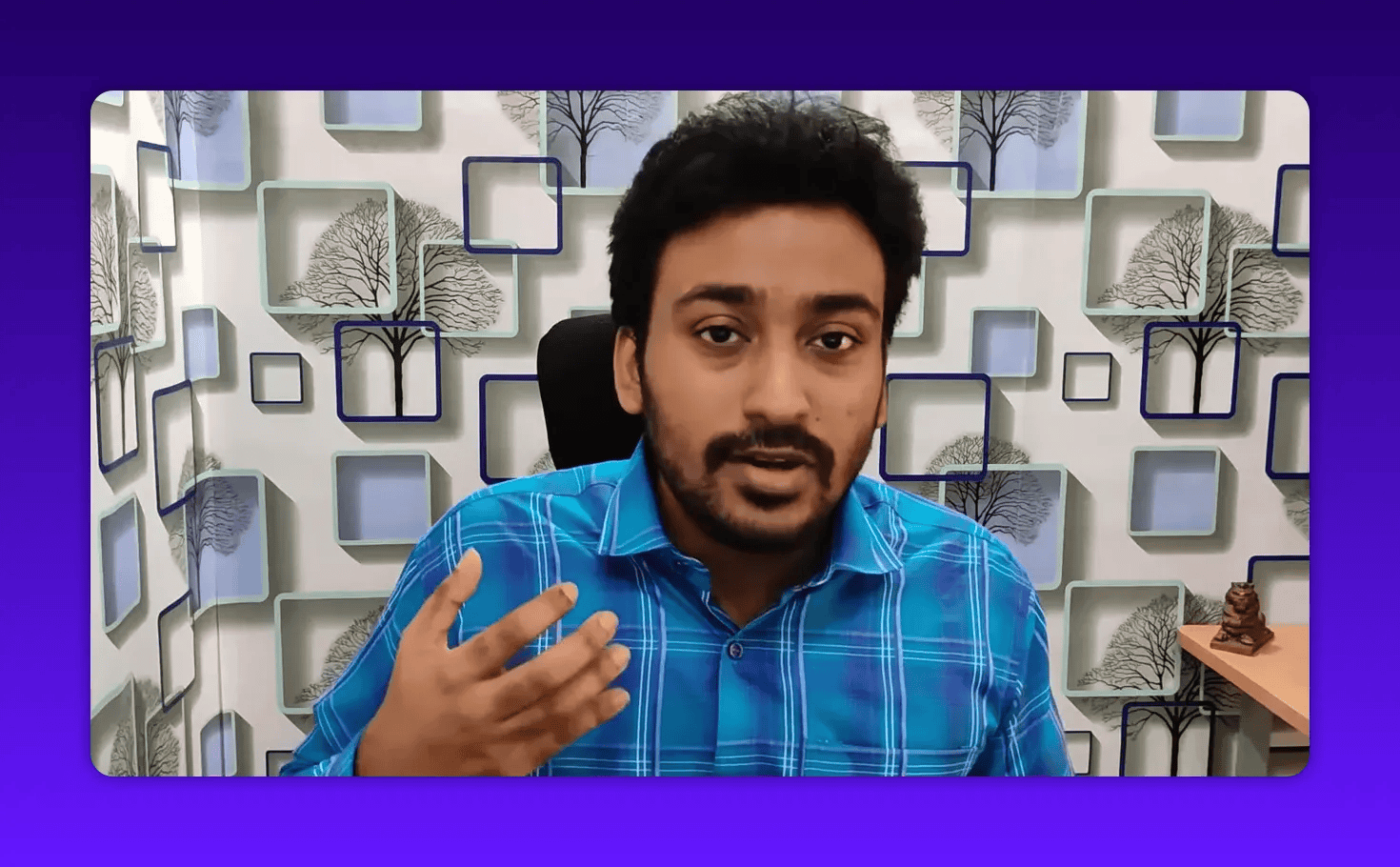 Instructor demonstrating the short multiple-answer quiz format with a hand gesture